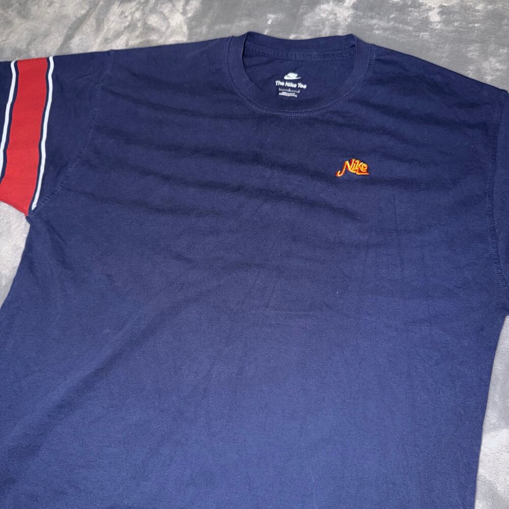 Nike Navy Blue T-Shirt Men’s Large Red White Stripe Sleeve Script Logo Nike Tee